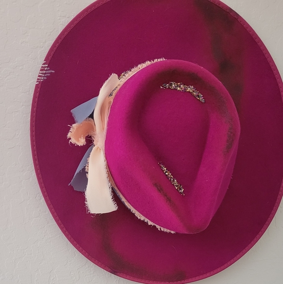 Beautiful custom hat - Picture 1 of 3